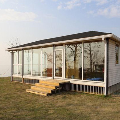 真的有暴雨后膠布粘一下就能繼續睡的房屋？